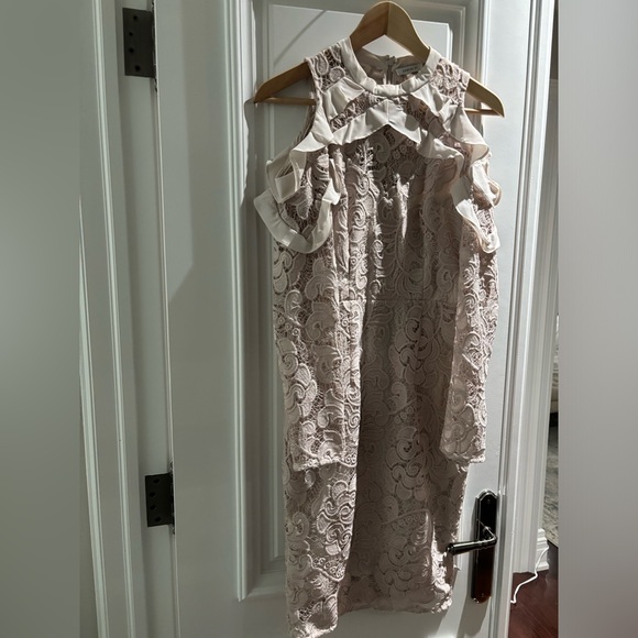 Lace dress open shoulders with sleeves - Picture 1 of 2